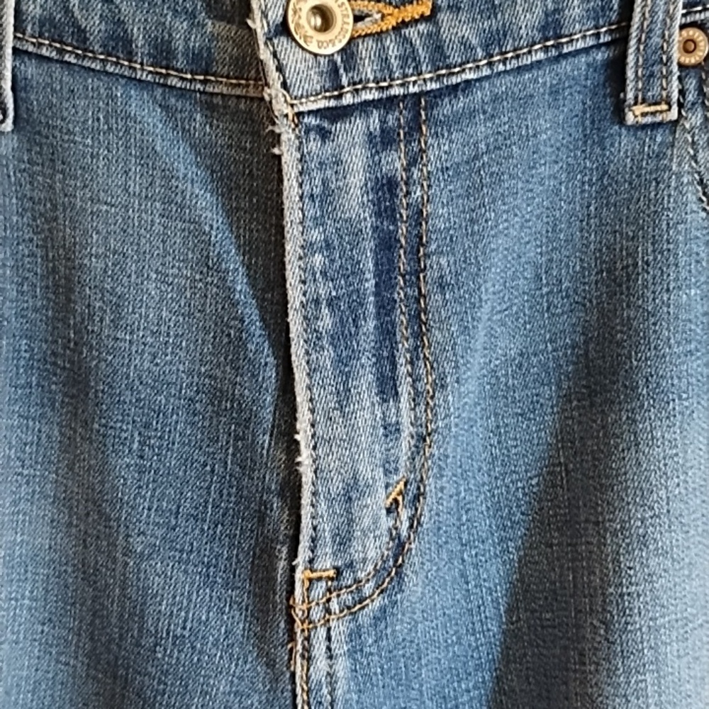 LEVIS 515 - GREAT FIT- NOT HIGH OR- LOW-AROUND NAVAL, -BOOT CUT - Picture 4 of 8